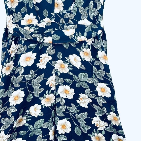 New-shop17 Floral Print Deep V-neck, Open Tie Back, Wide Leg One Piece Jump Suit - Picture 11 of 16